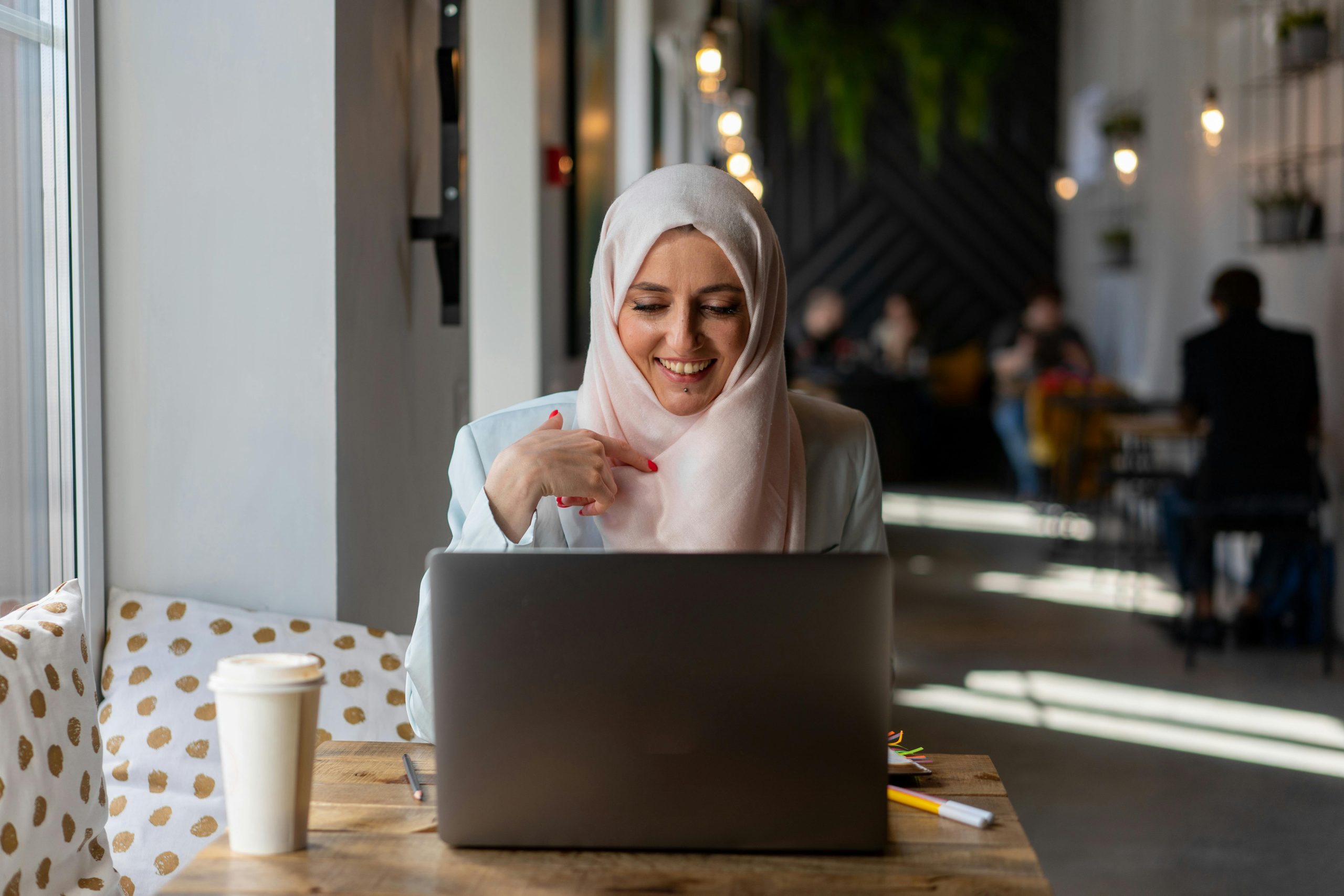 The Importance of Relationship Building in a Hybrid Working Model